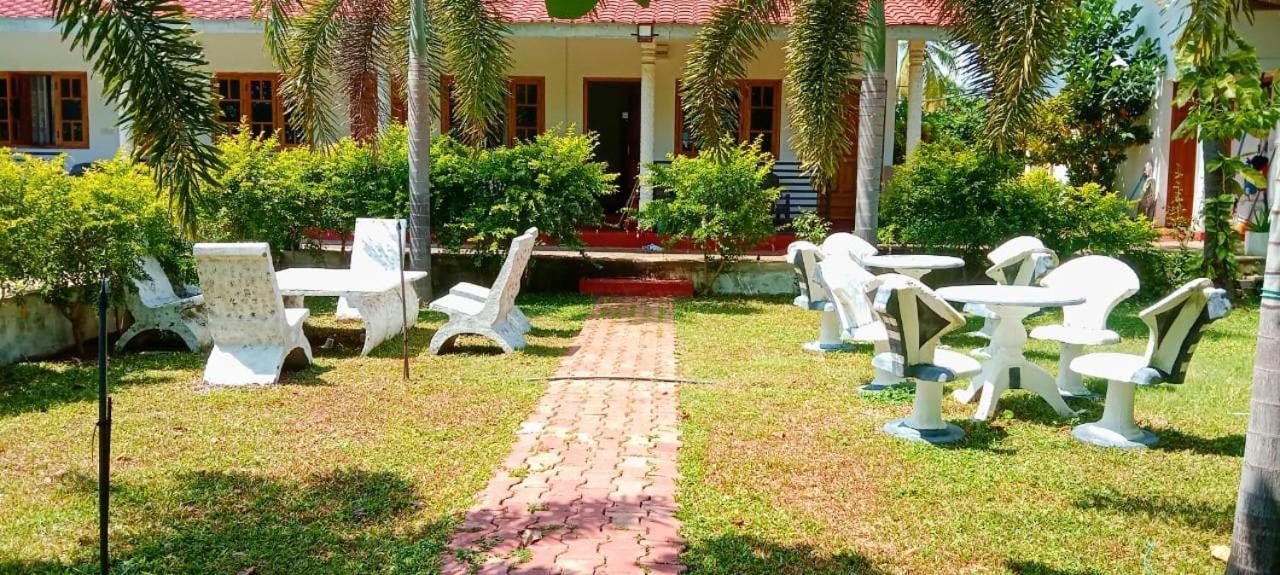 Shan Guest And Restaurant Нилавели Экстерьер фото