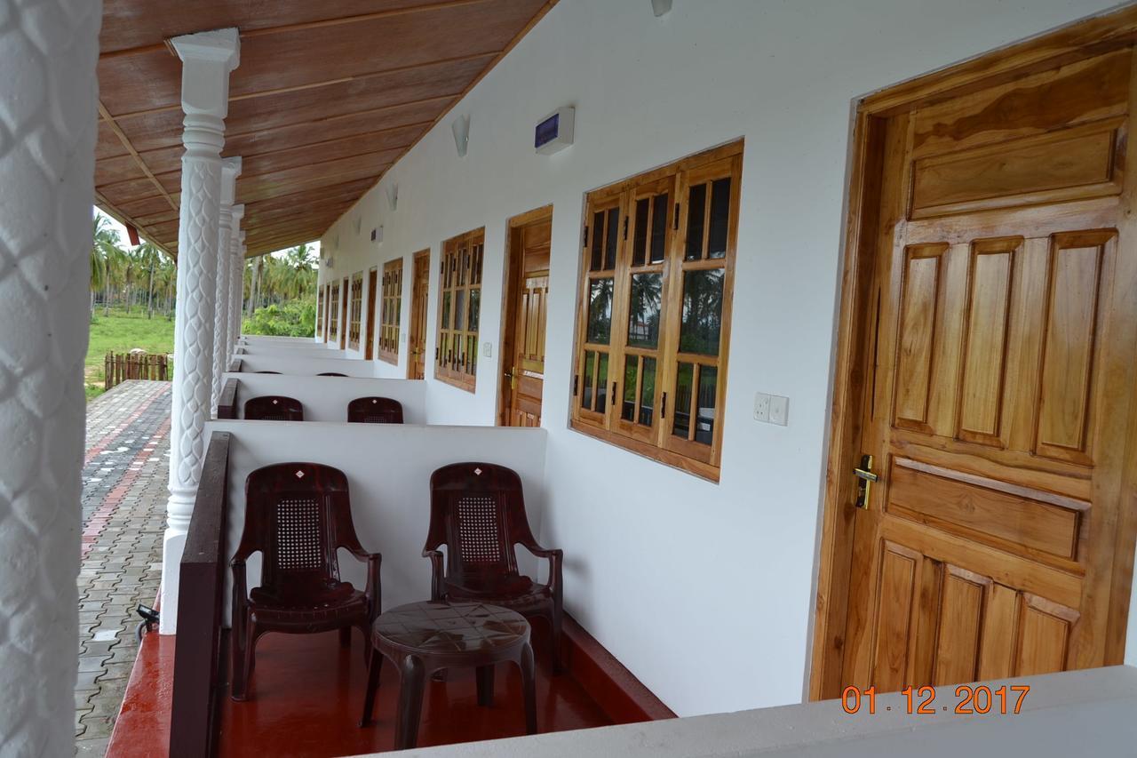 Shan Guest And Restaurant Нилавели Экстерьер фото