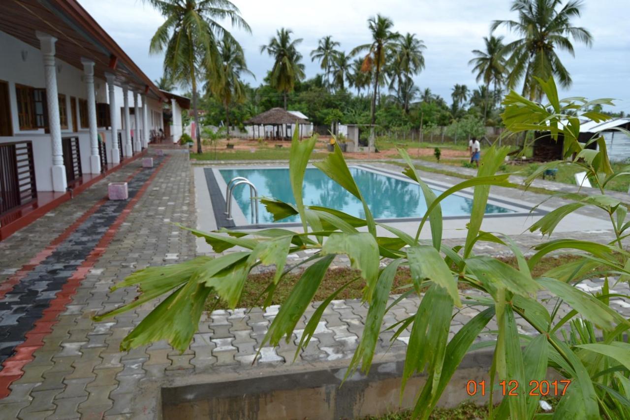 Shan Guest And Restaurant Нилавели Экстерьер фото