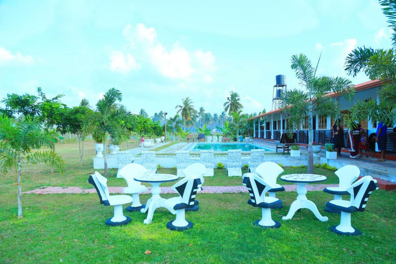 Shan Guest And Restaurant Нилавели Экстерьер фото