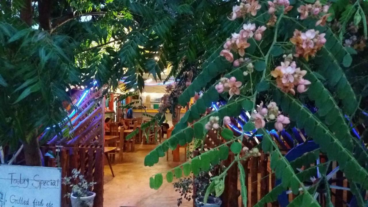Shan Guest And Restaurant Нилавели Экстерьер фото