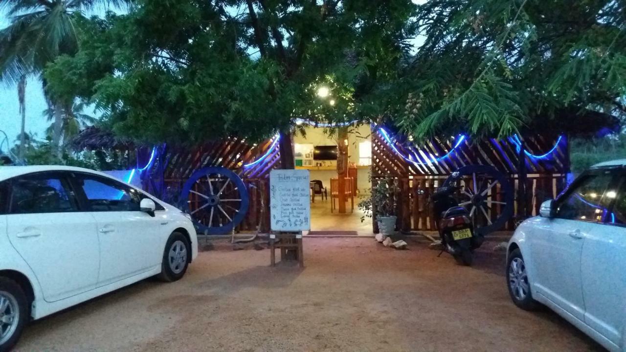 Shan Guest And Restaurant Нилавели Экстерьер фото